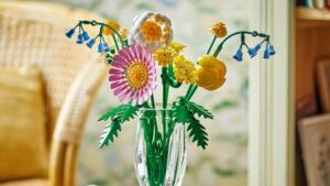 Read more about the article Lego's New Sunny Bouquet Is A Perfect Mother's Day Gift Idea