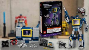 Read more about the article Lego Transformers Soundwave Revealed, Releases Next Month