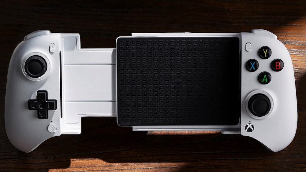 You are currently viewing 8BitDo's New $50 iPhone Controller Is Officially Licensed By Xbox